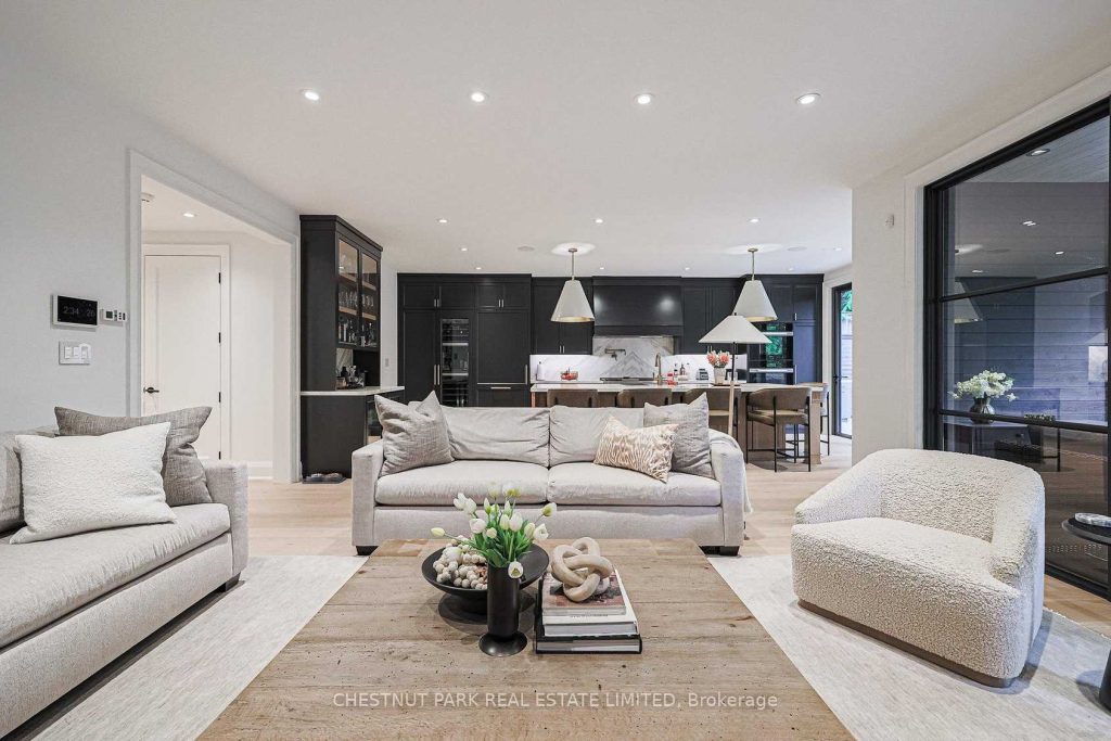 Elegant Renovation in Lawrence Park — photo 4