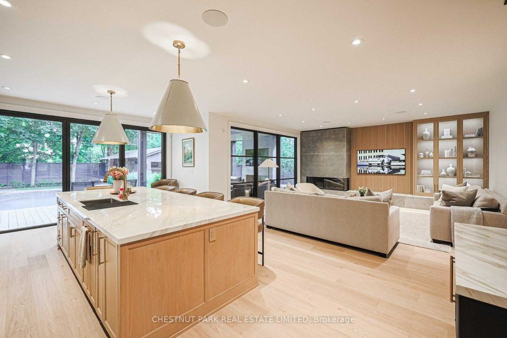 Elegant Renovation in Lawrence Park — photo 1